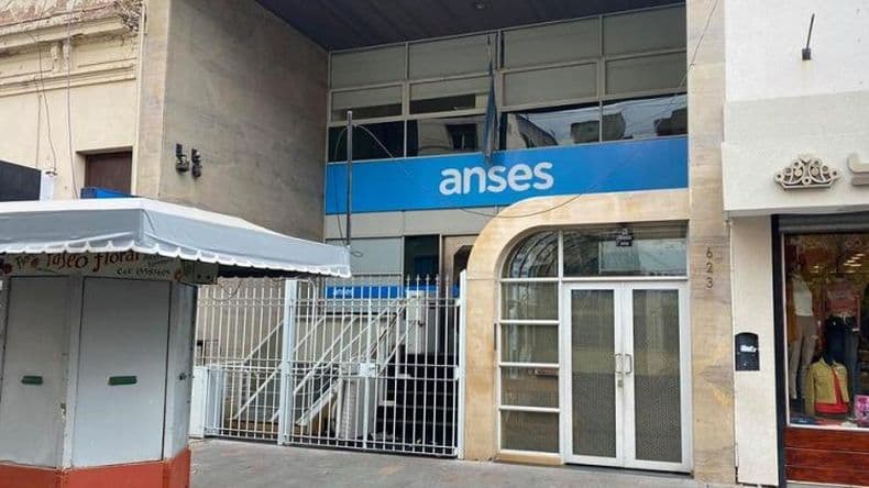 El Gobierno oficializó el pago del bono de $70.000 para jubilados de Anses