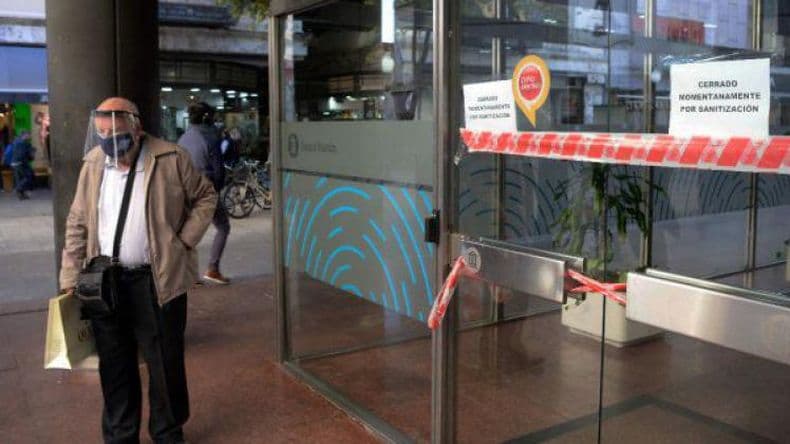 Rosario: se descompuso en un cajero un hombre que había sido diagnosticado con Covid