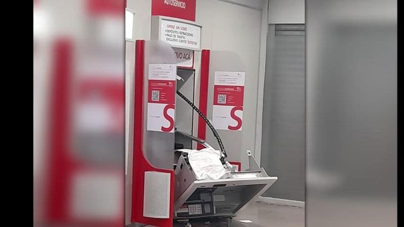 Detuvieron a un par de sujetos que intentaron robar dos cajeros automáticos