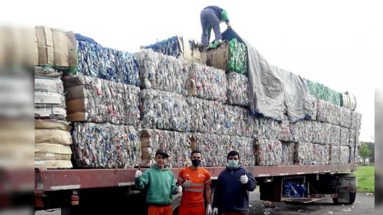 Sumando Compromiso: partió desde el Taller Protegido un nuevo camión de plástico