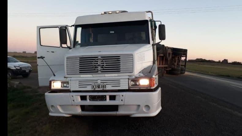 Volcó con su camión en la ruta Nº 188 y tenía 1,27 de alcohol en sangre