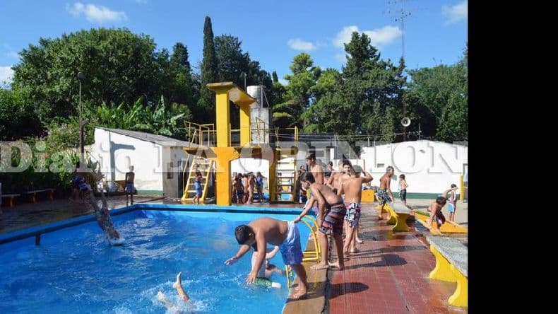 Más de 400 personas disfrutan del verano en el Club Comunicaciones