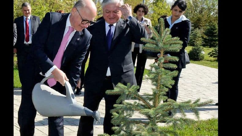 Timerman participó de un homenaje a Kirchner en la ciudad de Everán, Armenia