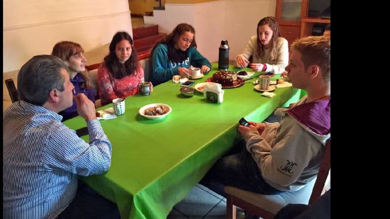 Javier Martínez sigue con su campaña: escuchó inquietudes de la juventud