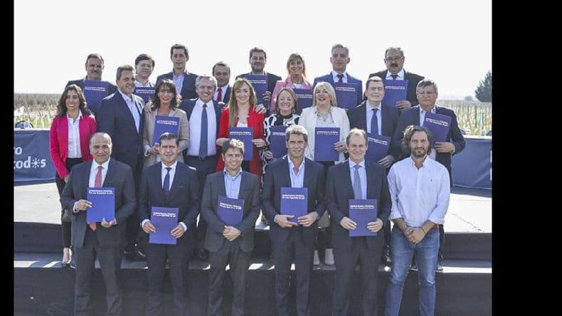 Fernández presentó su proyecto para “crear capitales alternas”