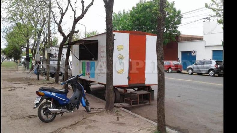 Los carritos de comidas reclaman por nuevas medidas del Municipio