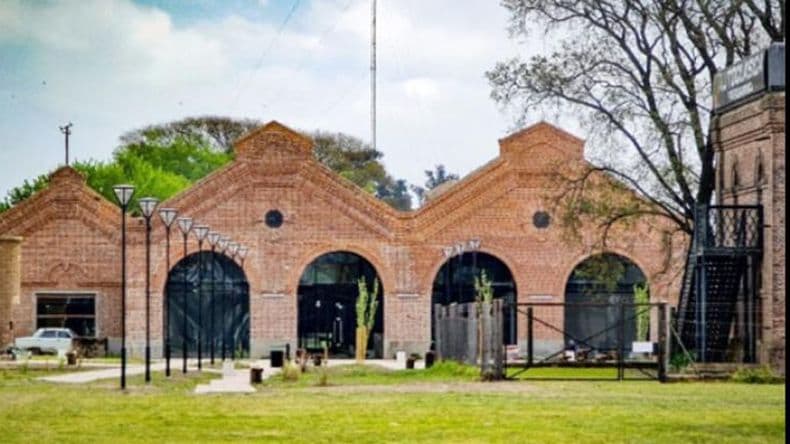 La Escuela de Bellas Artes cierra sus talleres de Folklore y Ajedrez