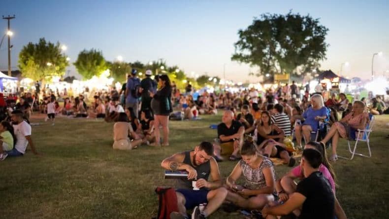 Cientos de pergaminenses cerraron el año a pura música en Parque Belgrano