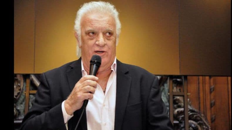 Internan al "Coco" Basile por un agravamiento de su cuadro de coronavirus