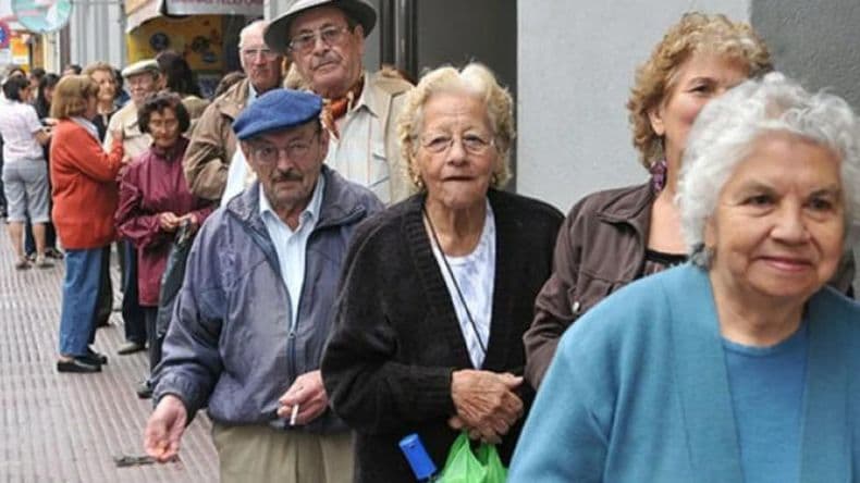 El Gobierno oficializó el aumento de las jubilaciones y pensiones y el bono