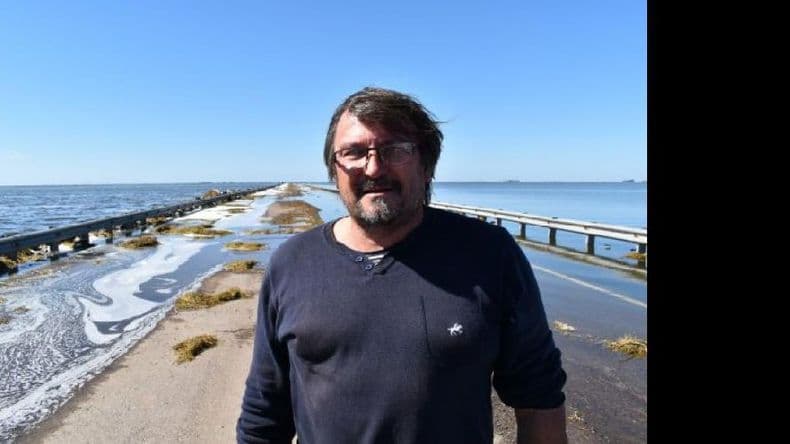 Descubren compuertas soldadas en un canal que drena agua de La Picasa