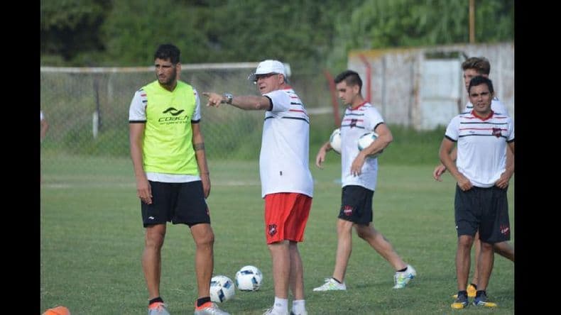 El plantel de Douglas Haig levantó el paro y mañana retomará los ensayos