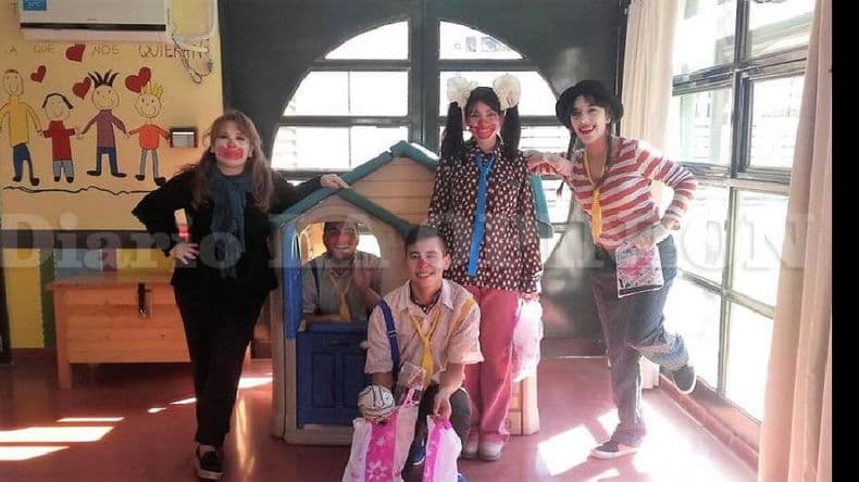 Un grupo de jóvenes, solidarios con los niños internados en el Hospital