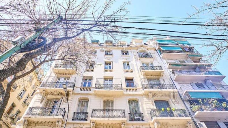 Venden una vivienda en un histórico edificio de Buenos Aires