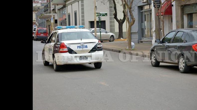 Un motociclista atropelló a un inspector durante un operativo de tránsito