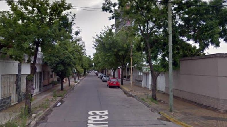 Un ladrón vestido de enfermero, entró a una vivienda, golpeó a la dueña y le sustrajo la cartera