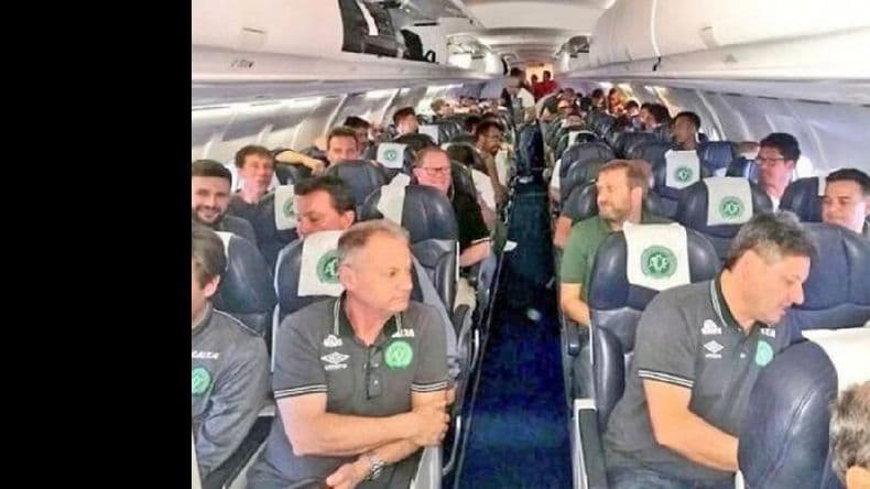 El avión que llevaba al Chapecoense se estrelló en Colombia: 71 muertos