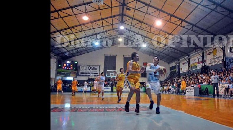 Con un extraordinario partido de Dangelo, Argentino ganó la primera final de la temporada