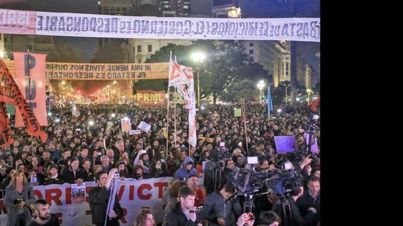 Miles de mujeres reclamaron políticas públicas para disminuir los femicidios