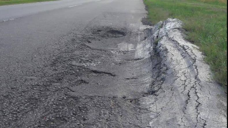 La ruta Nº 32 a Rosario cada vez muestra un mayor deterioro y el peligro es constante