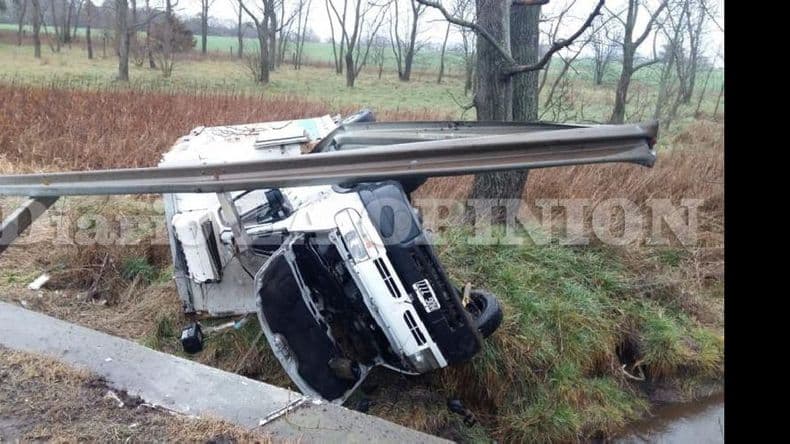 Dos espectaculares despistes en la ruta 188: sin lesionados