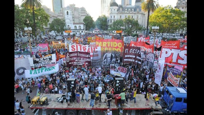 La izquierda conmemoró el 15º aniversario de la renuncia de De la Rúa