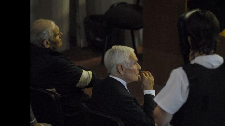 Condenaron a Etchecolatz a prisión perpetua por los crímenes de “La Cacha”