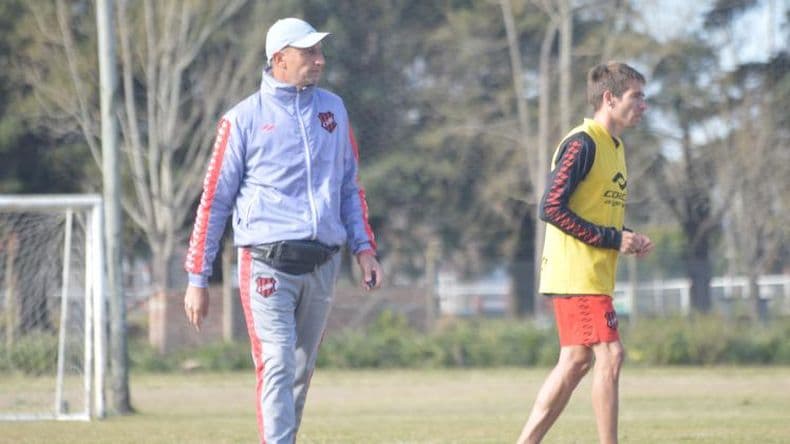 Gabriel Nasta probó un once en el ensayo táctico de este lunes