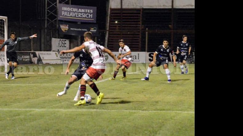 Douglas logró su primer triunfo en la Reválida: derrotó 4-2 a Gimnasia