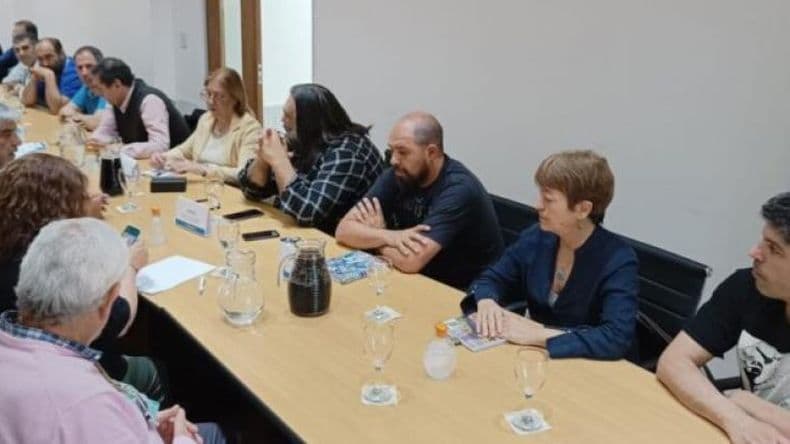 Los docentes también piden rediscutir salarios con la Provincia