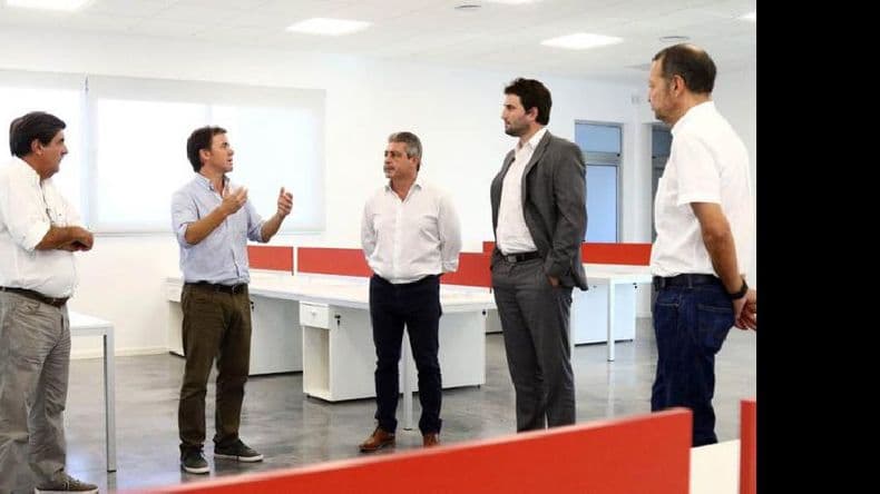 Luciano Cohan visitó Pergamino y recorrió el laboratorio AgIdea