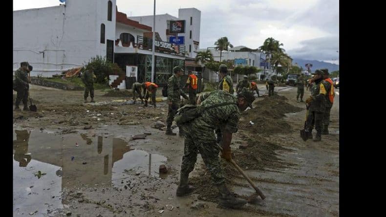 El huracán Patricia destruyó decenas de casas en México
