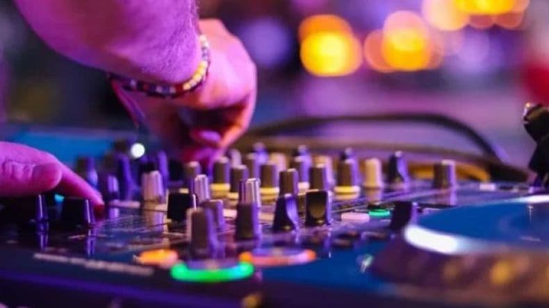 El Gobierno eliminó el pago a Sadaic por pasar música en fiestas privadas
