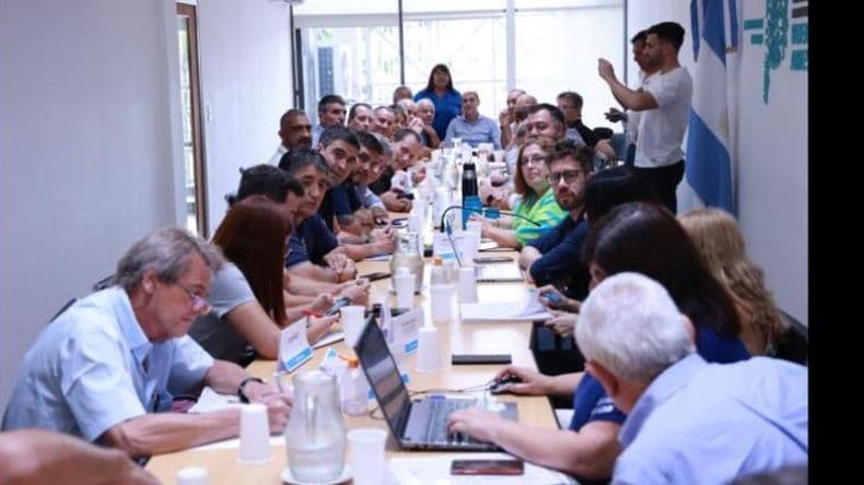 Provincia recibió a los gremios y alertó sobre la crítica situación económica