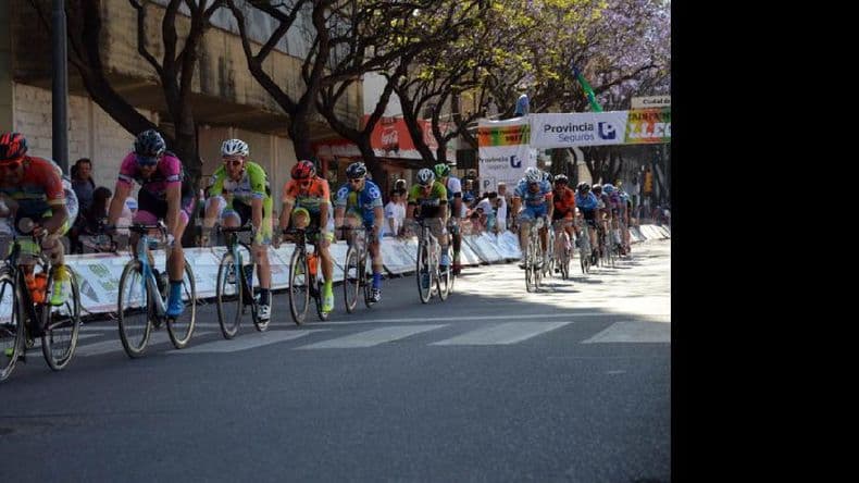 Ciclismo: se disputa el Gran Premio Ciudad de Pergamino
