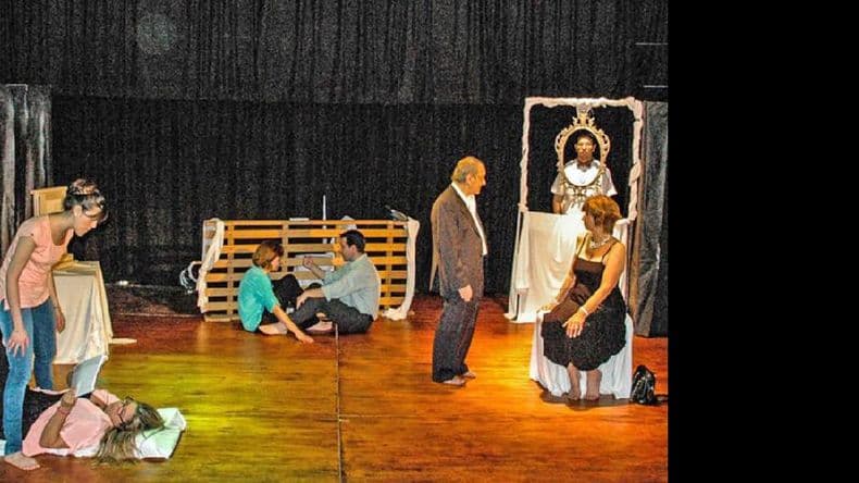 “Entonces Alicia cayó” en Habemus