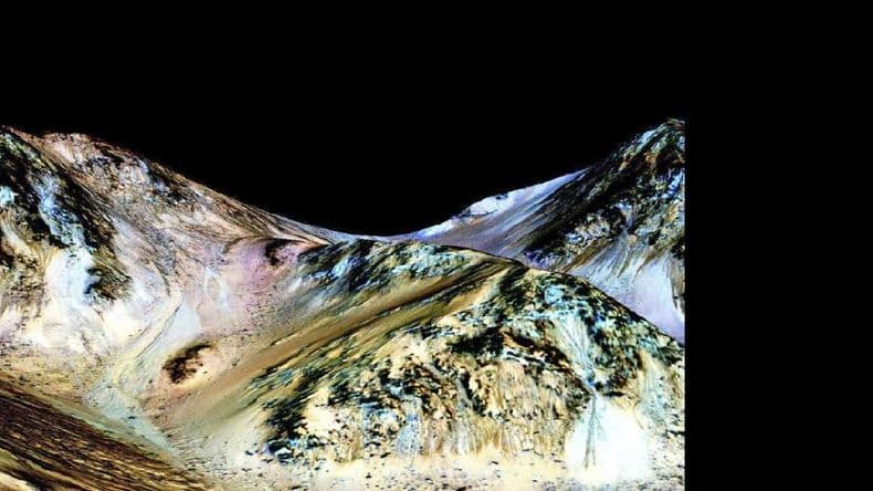 Hallaron agua líquida en Marte