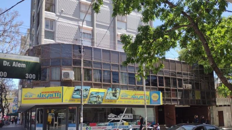 Hallan un cuerpo en estado de descomposición en un departamento céntrico