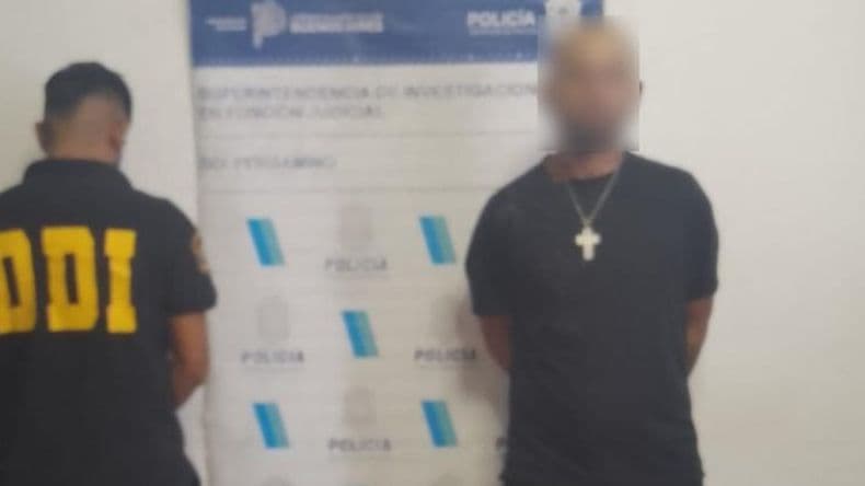 Cansados de los robos le prendieron fuego el rancho donde se ocultaba un ladrón en un asentamiento