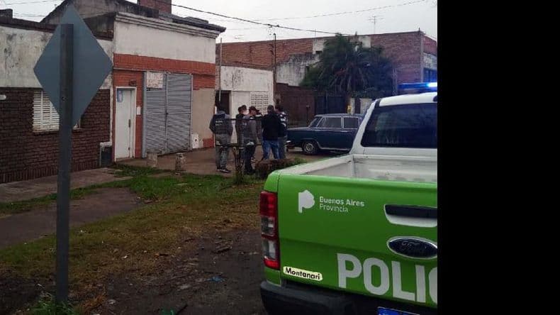 Un joven fue herido de bala en la puerta de su vivienda