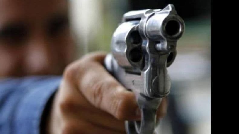 Asesinan a un hombre de un tiro en el cuello y detienen a su hijastro en San Nicolás