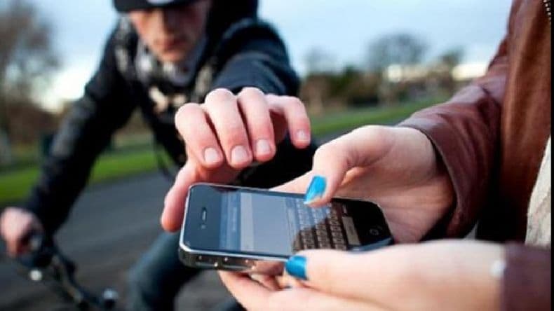 Le robó un celular a una joven y horas más tarde fue detenido en su casa