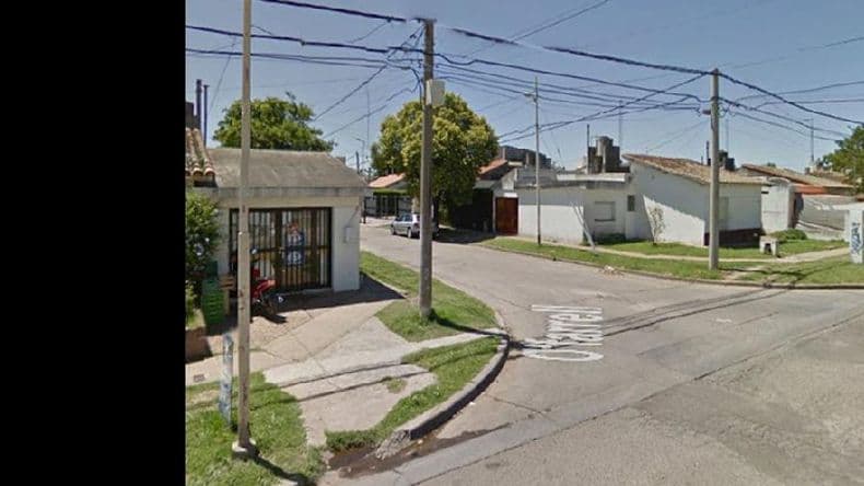 Asalto a un comercio y a varios clientes: detuvieron a una mujer con un arma