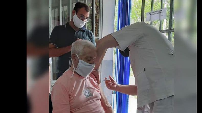 Continúa la vacunación en residencias de larga estadía