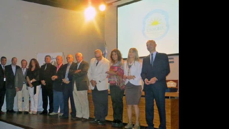 Emotivo acto por los 50 años del Colegio de Odontólogos