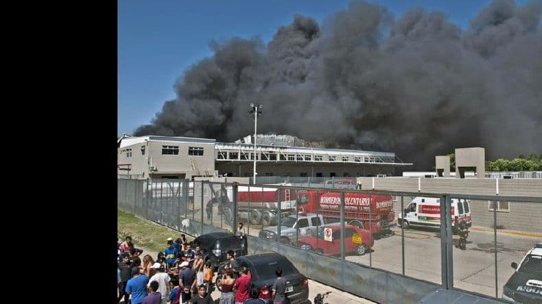 Incendio en una planta recicladora de basura