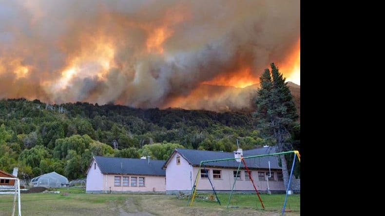 Lago Puelo y Esquel sufren incendios fuera de control