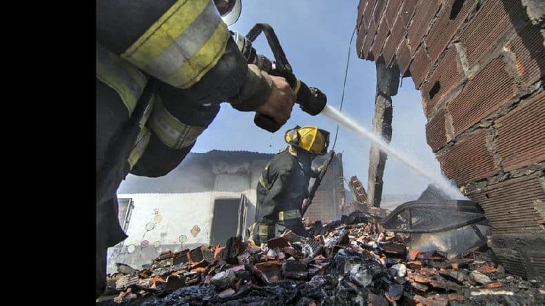 Se incendió una cooperativa de cartoneros en Bernal