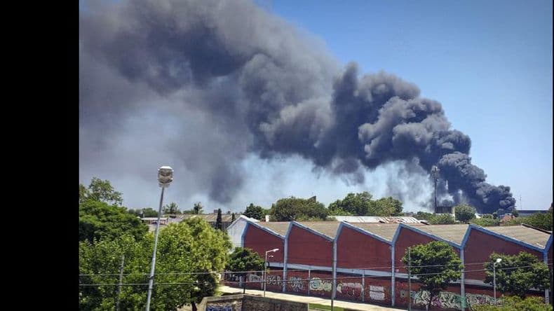 Se incendió una fábrica de colchones en Avellaneda