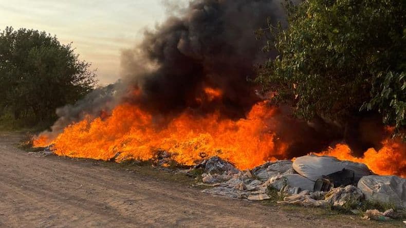 Importante intervención de Bomberos en un incendio de grandes dimensiones